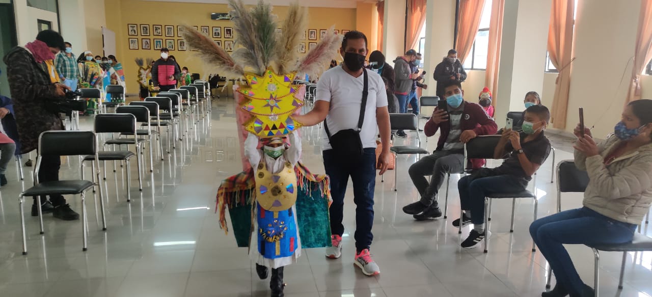 Trajes hechos con reciclaje cheap